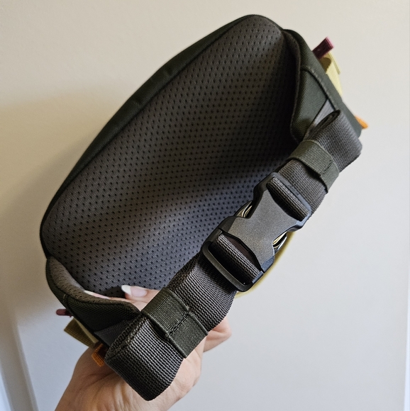 Cotopaxi Olive and Burgundy 1.5L Hip Bag - Picture 2 of 5